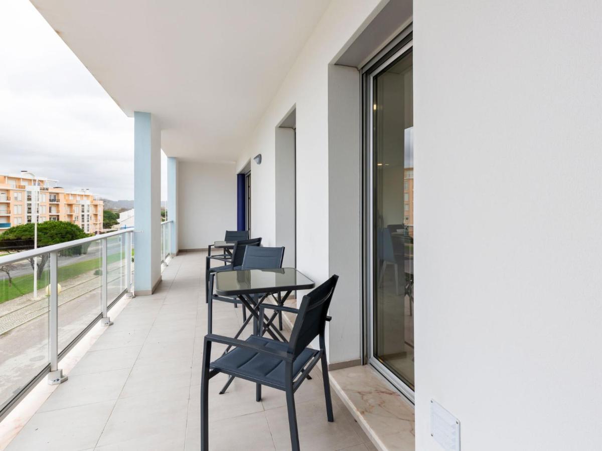 Beautiful Apartment in S o Martinho do Porto with Balcony São Martinho do Porto Exterior foto