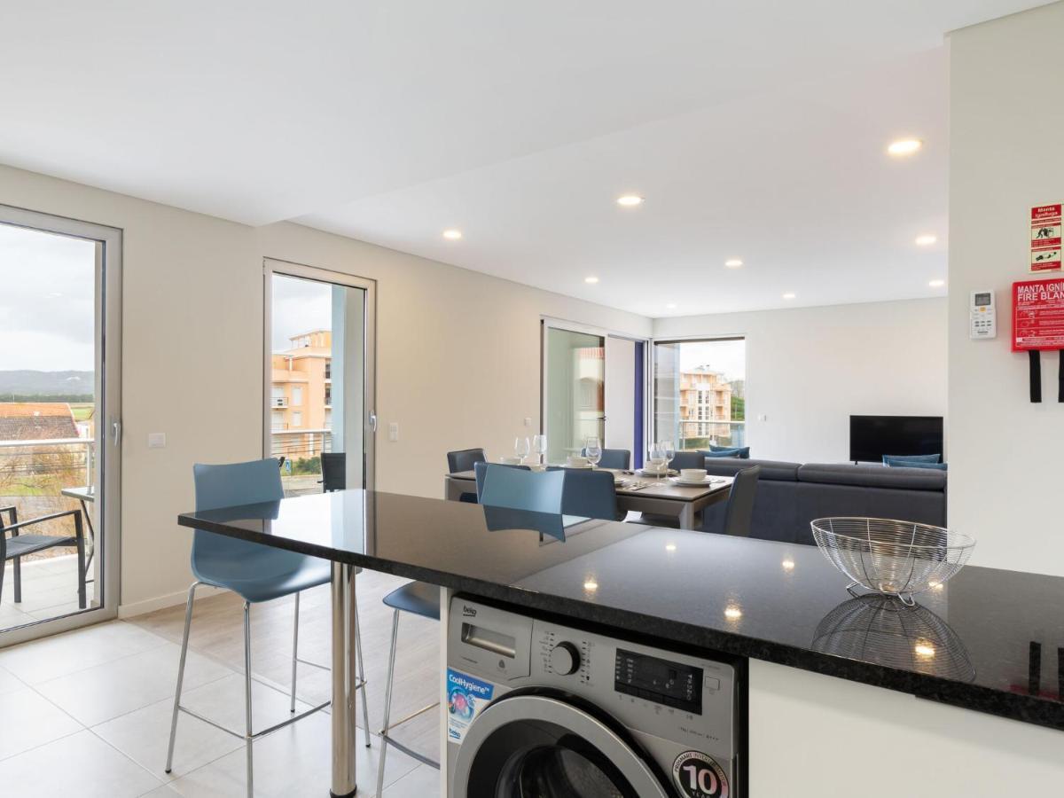 Beautiful Apartment in S o Martinho do Porto with Balcony São Martinho do Porto Exterior foto